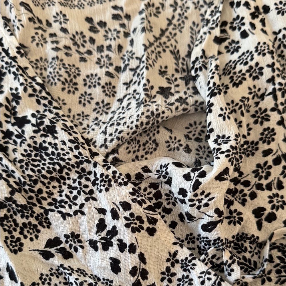 EVERYTHING $10: BB Dakota Women's Black and White Floral Wrap Blouse - Picture 5 of 5